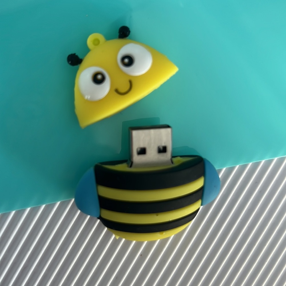 🆕 NEW 3D Cartoon Bee USB Key Cable Flash Drive, Data Storage (64 gigs)
